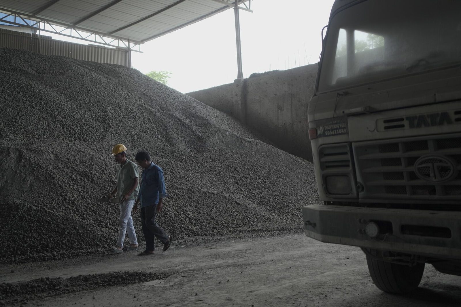 Clinker Storage Silos & Mill Feed